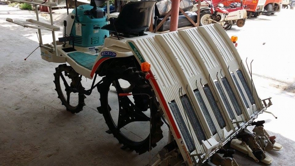 รถปลูกข้าวนั่งขับ KUBOTA เก่าญี่ปุ่น ดำนา 4 แถว สภาพสวย เครื่องยนต์ติดง่าย สภาพพร้อมใช้งาน