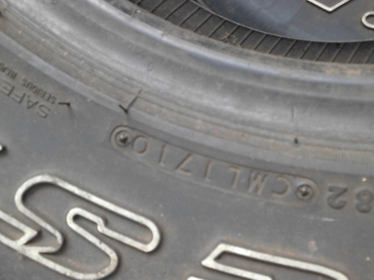 31X10.50R15LT  BRIDGESTONE DUELER A/T  มี 2 เส้น  TEL.081-427-3941