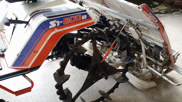 รถปลูกข้าวนั่งขับ KUBOTA รุ่น S1-500R เก่าญี่ปุ่น ดำนา 5 แถว สภาพสวย เครื่องยนต์ติดง่าย สภาพพร้อมใช้งาน รถปลูกข้าวนั่งขับ KUBOTA รุ่น S1-500R เก่าญี่ปุ่น ดำนา 5 แถว สภาพสวย เครื่องยนต์ติดง่าย สภาพพร้อมใช้งาน