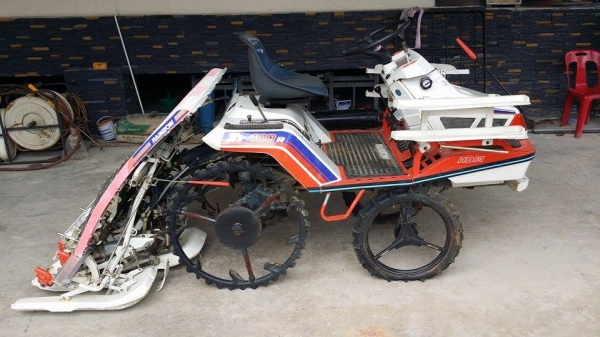 รถปลูกข้าวนั่งขับ KUBOTA เก่าญี่ปุ่น ดำนา 4 แถว สภาพสวย เครื่องยนต์ติดง่าย สภาพพร้อมใช้งาน รถปลูกข้าวนั่งขับ KUBOTA เก่าญี่ปุ่น ดำนา 4 แถว สภาพสวย เครื่องยนต์ติดง่าย สภาพพร้อมใช้งาน