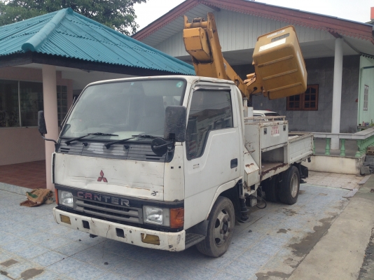ขายรถกระเช้า ตัวรถมิตรซูบิชิ กระเช้าสูง 8 เมตร
