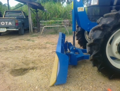 ขายใบดันหน้ารถไถFord  7ฟุต  ใบดันอย่างเดียวเหมาะสำหรับรถไถเพลาเดียว สภาพสวยสนใจ0810076640