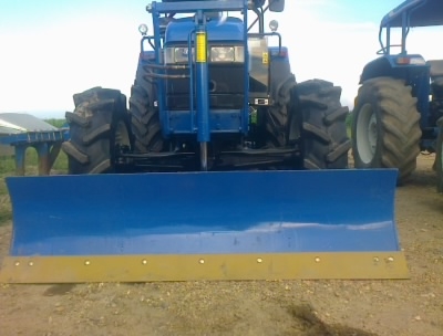 ขายใบดันหน้ารถไถFord  7ฟุต  ใบดันอย่างเดียวเหมาะสำหรับรถไถเพลาเดียว สภาพสวยสนใจ0810076640