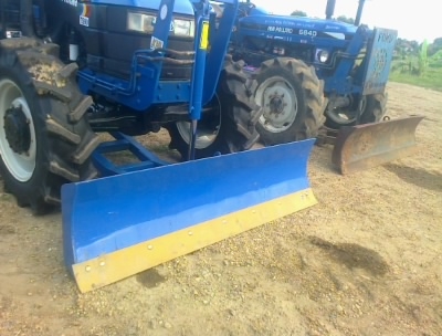 ขายใบดันหน้ารถไถFord  7ฟุต  ใบดันอย่างเดียวเหมาะสำหรับรถไถเพลาเดียว สภาพสวยสนใจ0810076640