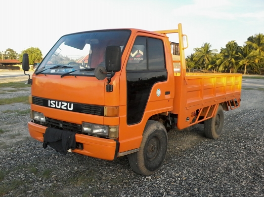 ขาย 4 ล้อ สภาพสวยมากเครื่อง 88 กระจกไฟฟ้า พวงมาลัยเพาเวอร์กระบะเหล็กเปิดได้ทุกบาน