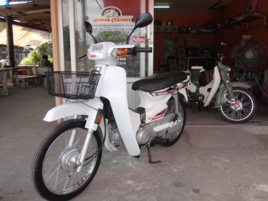 ขายHondaดรีมคุรุสภาแท้สตาร์ทมือสีขาวแน่นๆสวยๆมีทะเบียนเอกสารชุดโอน(ร้านโบราณคลาสสิค)กทมไลท์บางแค ขายHondaดรีมคุรุสภาแท้สตาร์ทมือสีขาวแน่นๆสวยๆมีทะเบียนเอกสารชุดโอน(ร้านโบราณคลาสสิค)กทมไลท์บางแค