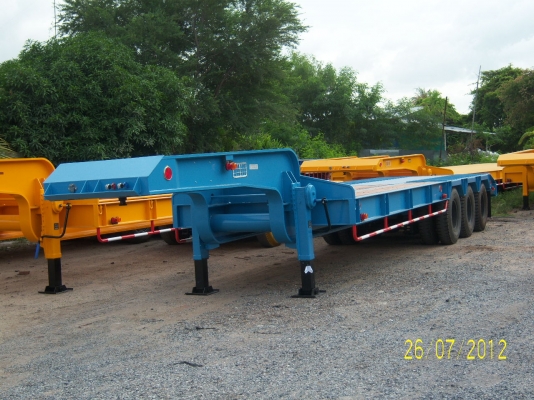 LOW BED 3 เพลา พื้นปิดสูง 1.15x2.5x12.5 เมตร  ติดต่อคุณนริศ 081-733-5156