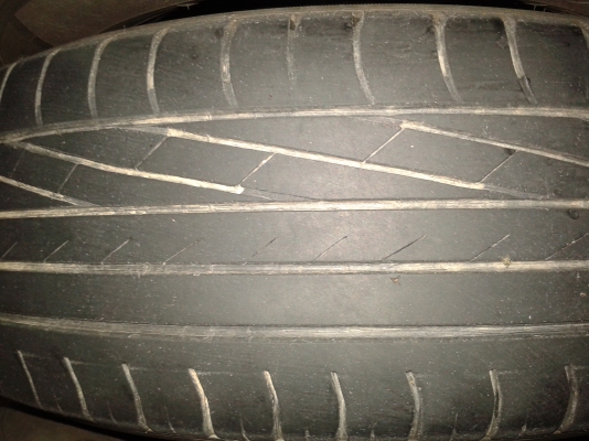 ขายยางGOODYEAR 195-65-R15ปี 2013 ถูกๆ 4 เส้น ขายยางGOODYEAR 195-65-R15ปี 2013 ถูกๆ 4 เส้น