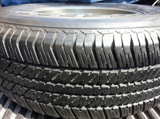 ล้อกล้วย 6 รู พร้อมยาง ล้อกล้วย 6 รู พร้อมยาง