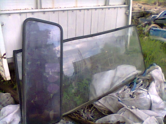 ขายกระจกหนัา + หลัง ของ ISUZU EXZ หัวฟ้าโต3ใบปัด ขาย3,500บาท