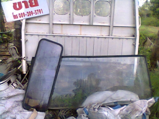 ขายกระจกหนัา + หลัง ของ ISUZU EXZ หัวฟ้าโต3ใบปัด ขาย3,500บาท