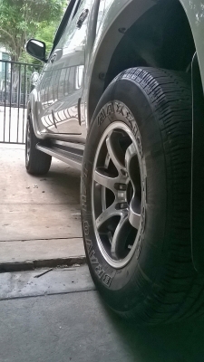 ขายครับ ล้อแม๊กซ์เลนโซ่ RTA 17" พร้อมยาง 265/70/17