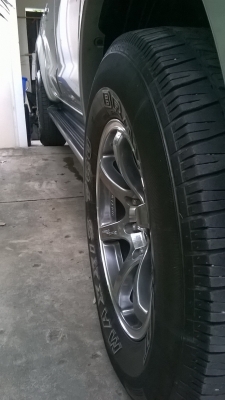 ขายครับ ล้อแม๊กซ์เลนโซ่ RTA 17" พร้อมยาง 265/70/17