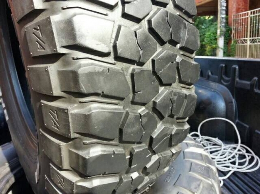 ขายยาง BF KM2 265 75 16 มี 1 คู่ ขายยาง BF KM2 265 75 16 มี 1 คู่