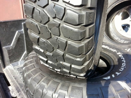 ขายยาง BF KM2 265 75 16 มี 1 คู่ ขายยาง BF KM2 265 75 16 มี 1 คู่