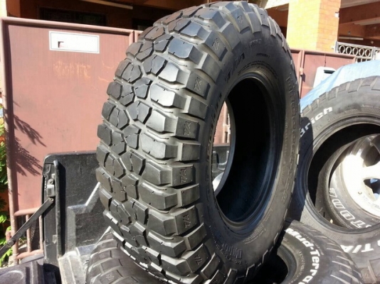 ขายยาง  BF KM2  265 75 16  มี 1 คู่