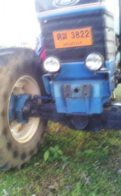 ขาย Ford 8210 คาราโร่ 10 น๊อต สนใจโทร 088-4277448