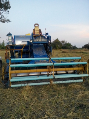 ขายขาดตัวรถเกี่ยวข้าว160000บาท