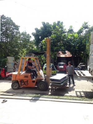 ขายด่วนโฟล๊คลิฟรับน้ำหนัก2.5ตันยกสูง6เมตรราค185000บาทสนใจทักแชทมาเลยคร่า. รถใช้งานปกติจร้า