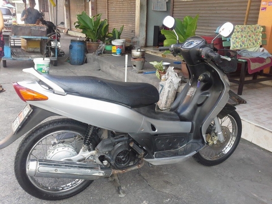 nouvo ตัวเก่า ปี 46 สีทอง วิ่ง 7,000 กม.ไมล์แท้ๆ รถสวย ชุดสีสด เครื่องเดิม แน่นๆ รับประกัน ยางมิชลินอย่างดี ระบบไฟใช้ได้หมด รถให้ฝรั่งเช่า ไม่ช้ำ ขับน้อย ภาษี พรบ.ถึงปีหน้า