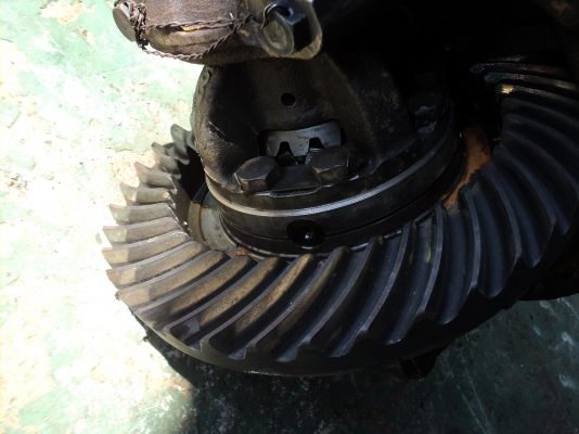 ชุดเฟืองท้ายHINO kl725 kl925สวยๆครับพร้อมเพลาข้าง