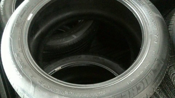 ยาง\% MICHELIN 225-50-17 ปี11 ดอกเต็มๆ ไม่ปะ ไม่ร้าว ไม่บวม มี4ชุด ชุดละ 5,500 บาท