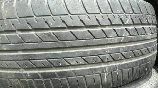 ขายยาง BRIDGESTONE 215-60-16 ปี10 ดอกสวย ไม่บวม ชุดละ 2,000 บาท