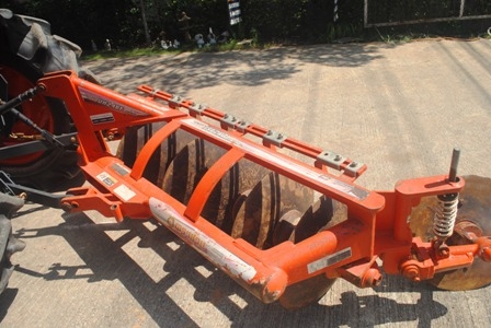 ขายรถไถ Kubota L 4708 (4WD) พร้อมดันหน้าและผานพรวนตราช้าง เครื่องแน่นๆ