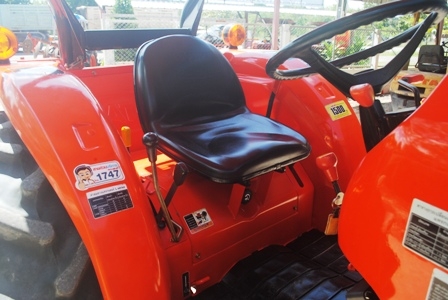 ขายรถไถ Kubota L 4708 (4WD) พร้อมดันหน้าและผานพรวนตราช้าง เครื่องแน่นๆ
