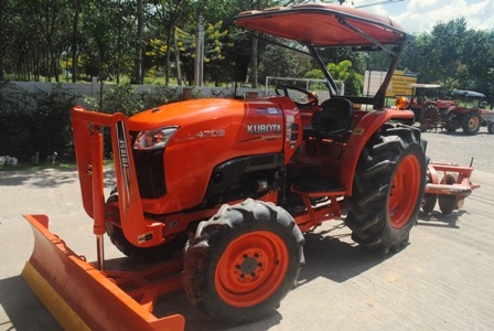 ขายรถไถ Kubota L 4708 (4WD) พร้อมดันหน้าและผานพรวนตราช้าง เครื่องแน่นๆ