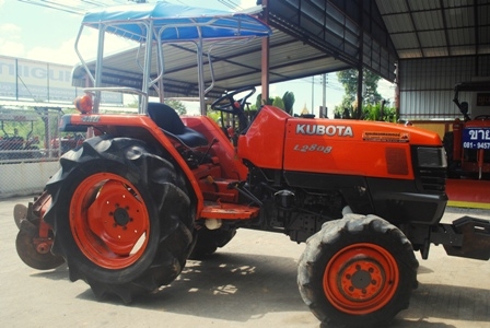 ขายรถไถ Kubota L 2808 (4WD) พร้อมผานพรวน รถพร้อมใช้งานครับ