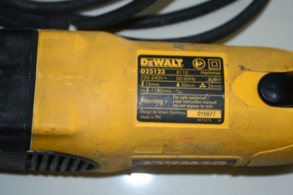 สว่าน DEWALT D25123 พร้อมกล่องใส่ + EMS 120 ฿