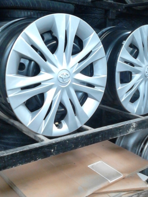 ขอบ 15  กะทะล้อ ป้ายแดง 5 รู วีโก้  ชุด 4 วงพร้อมฝาครอบใหม่ๆ  TEL.081-427-3941