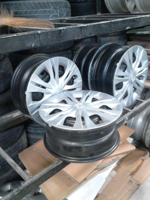 ขอบ 15  กะทะล้อ ป้ายแดง 5 รู วีโก้  ชุด 4 วงพร้อมฝาครอบใหม่ๆ  TEL.081-427-3941