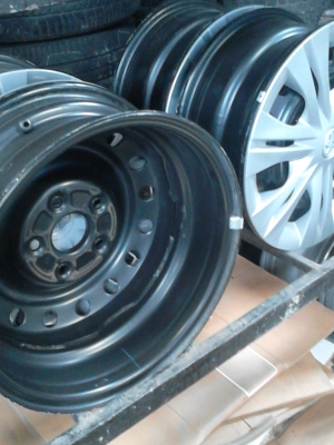 ขอบ 15  กะทะล้อ ป้ายแดง 5 รู วีโก้  ชุด 4 วงพร้อมฝาครอบใหม่ๆ  TEL.081-427-3941