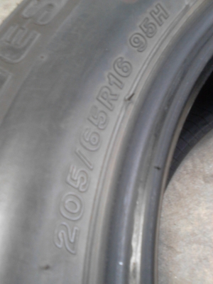 205/65R16 BRIDGE STONE B390  มีชุด 4 เส้น ปี2011  TEL.081-427-3941