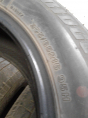 205/65R16 BRIDGE STONE B390  มีชุด 4 เส้น ปี2011  TEL.081-427-3941