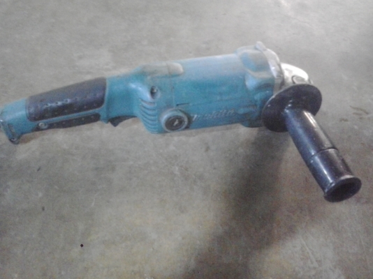 เครื่องเจียรไฟฟ้า5นิ้ว Makita GA5010 ราคา1299ครับ เข้ามาคุยต่อรองราคาได้นะครับ