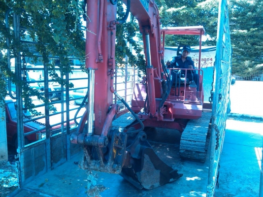 แจ้งลูกค้า เสนา อยุธยาครับ - ทางเราจัดส่งให้แล้วนะครับ รถออกแล้วครับ สำหรับรถขุด KOMATSU PC 40-6 พร้อมหัวกระแทก ขอบคุณครับ