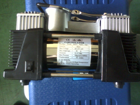 ปั้มลม สำหรับใช้ในรถยนต์ ระบบสองลูกสูบ ปั้มลม สำหรับใช้ในรถยนต์ ระบบสองลูกสูบ