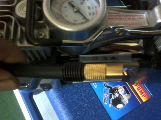 ปั้มลม สำหรับใช้ในรถยนต์ ระบบสองลูกสูบ ปั้มลม สำหรับใช้ในรถยนต์ ระบบสองลูกสูบ