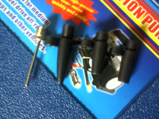 ปั้มลม สำหรับใช้ในรถยนต์ ระบบสองลูกสูบ ปั้มลม สำหรับใช้ในรถยนต์ ระบบสองลูกสูบ