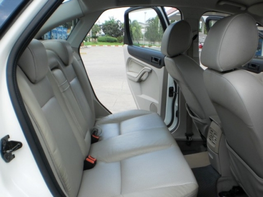 FORD FOCUS1.8 ปี06 สีขาวเดิม รถมือเดียว FORD FOCUS1.8 ปี06 สีขาวเดิม รถมือเดียว