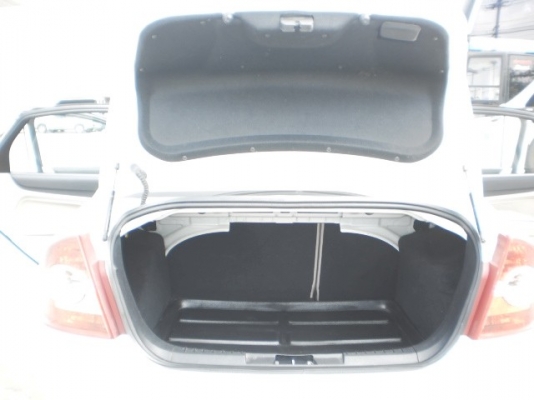 FORD FOCUS1.8 ปี06 สีขาวเดิม รถมือเดียว FORD FOCUS1.8 ปี06 สีขาวเดิม รถมือเดียว