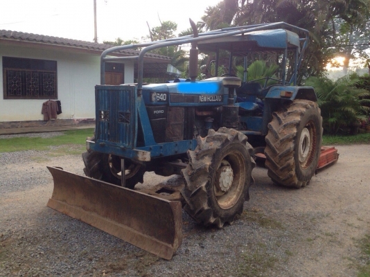 ขายรถไถ2เพลา FORD NEWHOLLAND 6640 เครื่อง 90 แรงม้า สภาพสวย สนใจโทร 081-970-1072