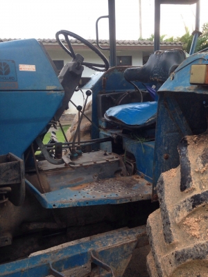 ขายรถไถ2เพลา FORD NEWHOLLAND 6640 เครื่อง 90 แรงม้า สภาพสวย สนใจโทร 081-970-1072