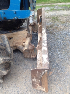 ขายรถไถ2เพลา FORD NEWHOLLAND 6640 เครื่อง 90 แรงม้า สภาพสวย สนใจโทร 081-970-1072