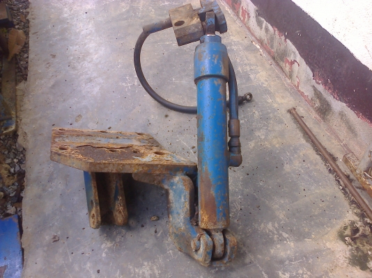 ขายกะบอกช่วยยก ติดรถไถฟอรด์   1600  B