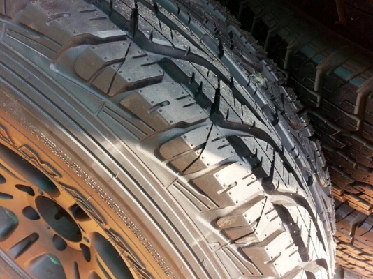 ขายยางใหม่  235 85 16  AT  พร้อมล้อ โรดิโอ