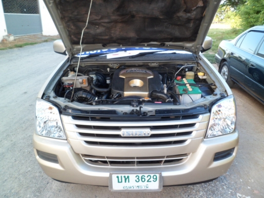 อีซูซู ดีแม็กซ์ รุ่น SX สีบรอซ์ทอง ปี 2006 เครื่อง 2500 CC ดีเซล